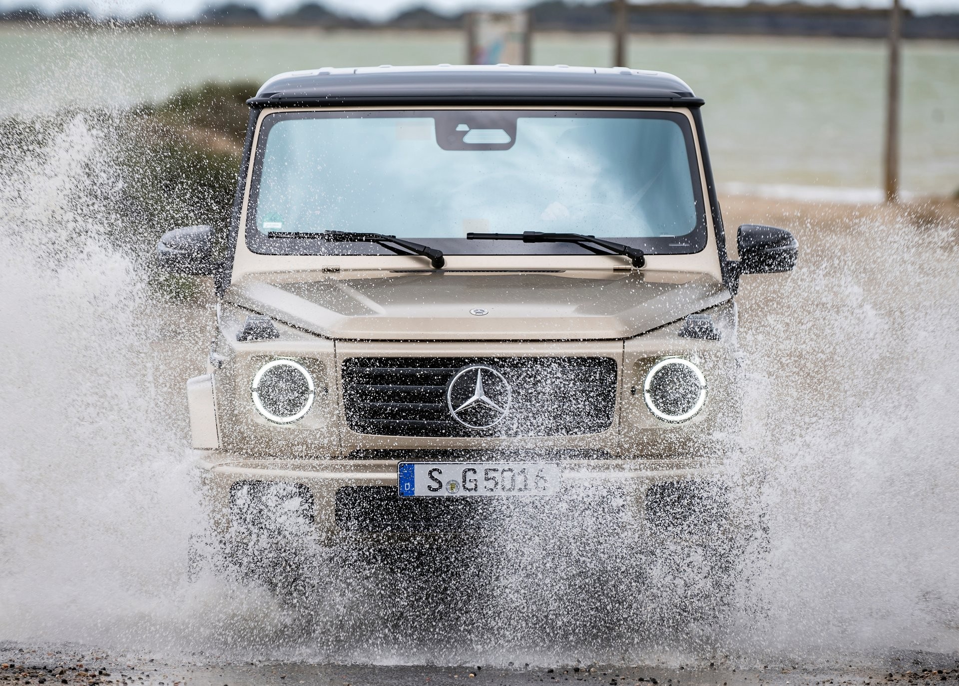 Η BMW ετοιμάζει τον αντίπαλο της Mercedes G-Class!