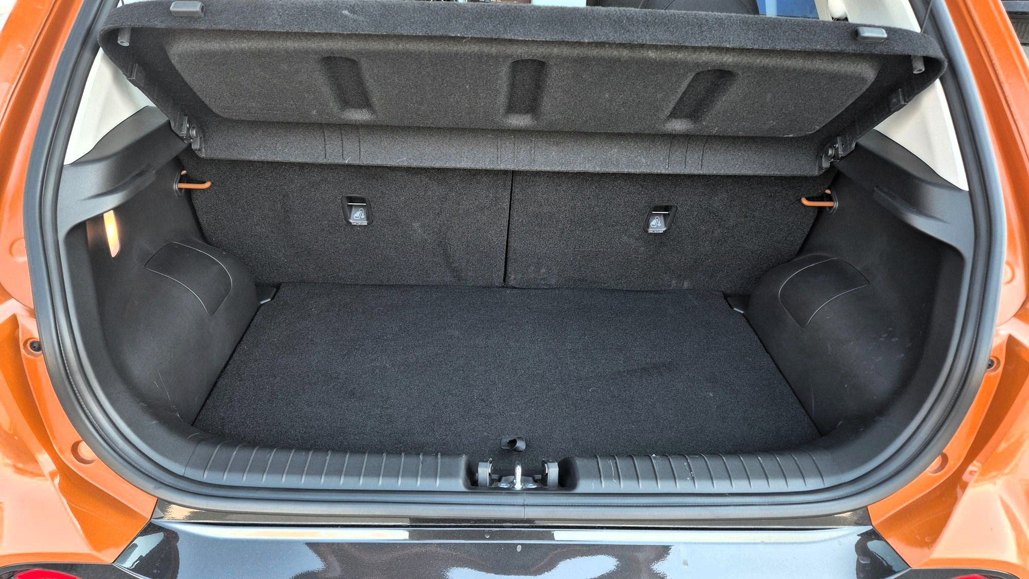hyundai inster port mpagkaz