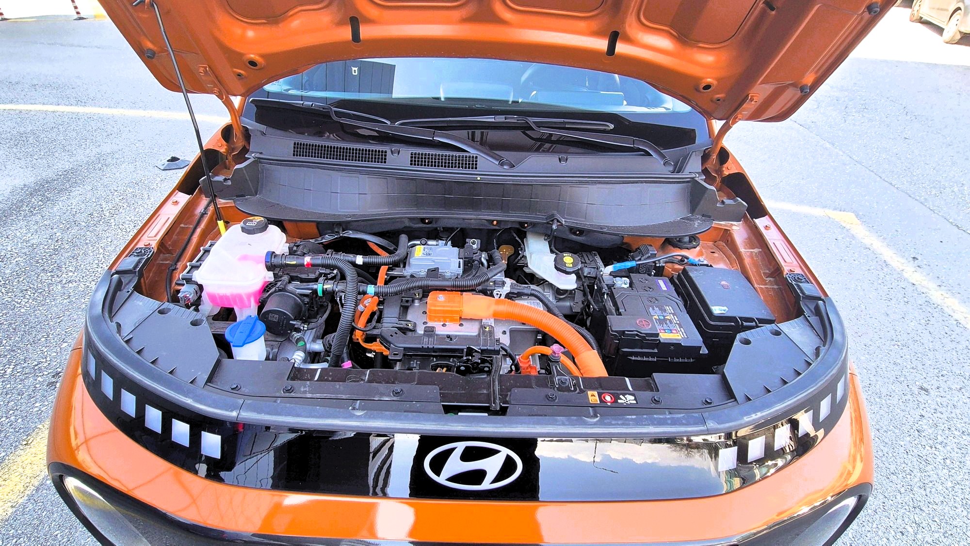 hyundai inster kinitiras
