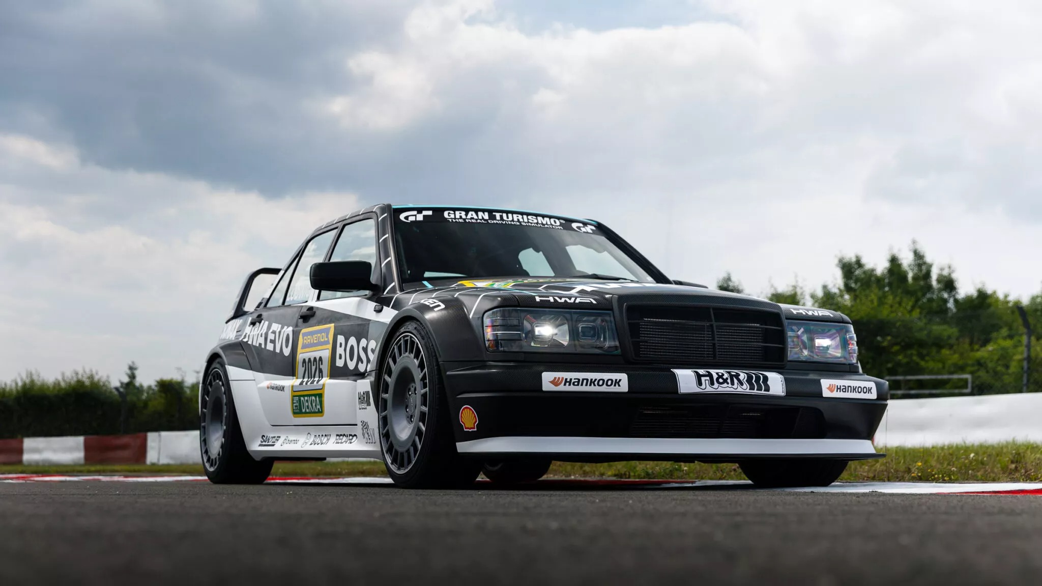 Η Mercedes-Benz 190E επιστρέφει στους αγώνες!