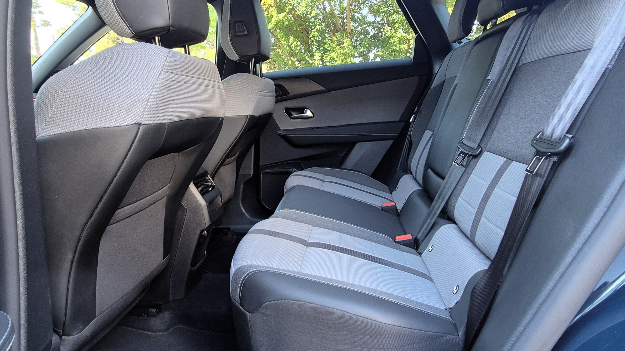 opel grandland piso kathismata