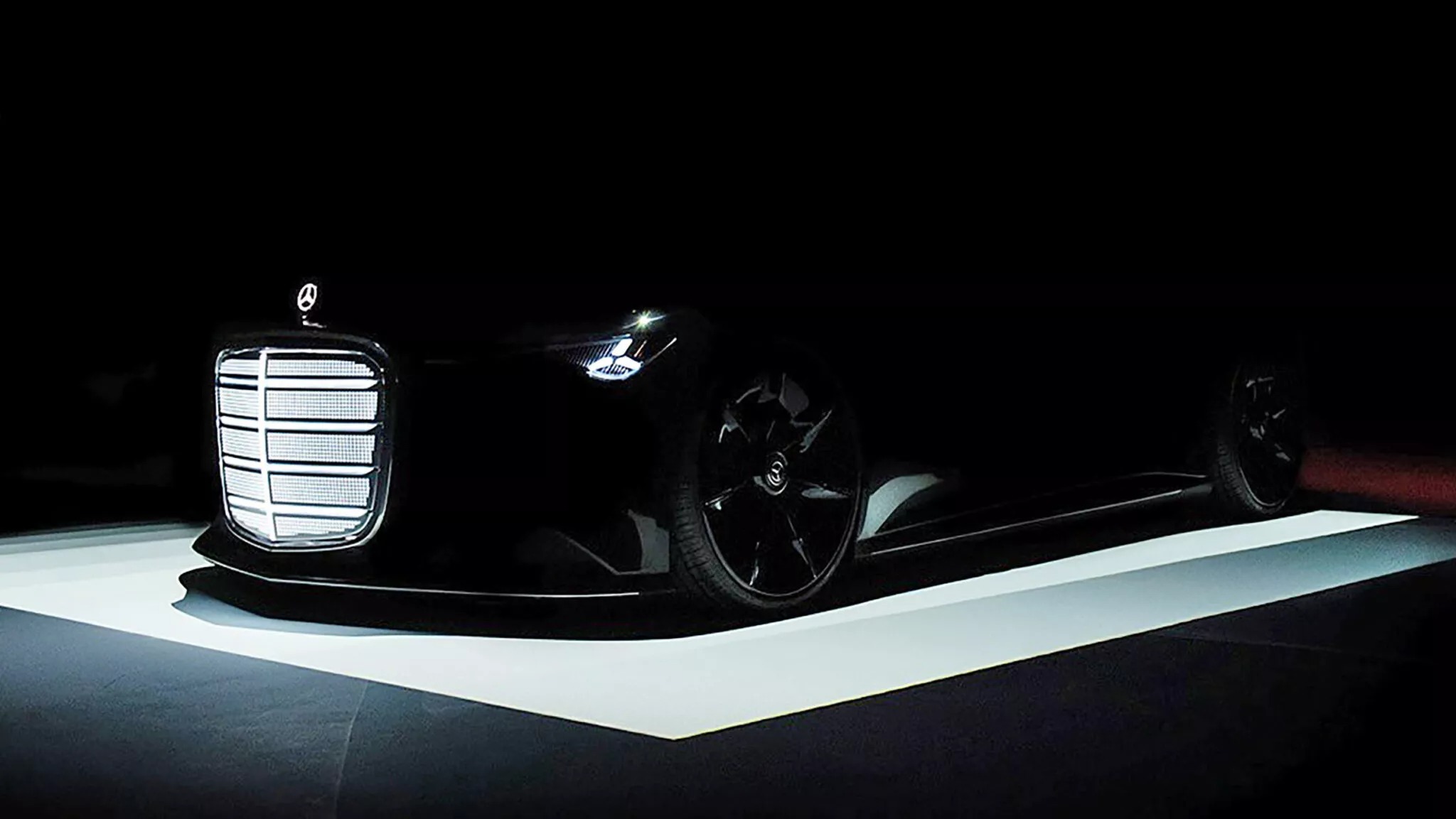 Κάτι ετοιμάζει η Mercedes και δεν είναι η τεράστια γρίλια!