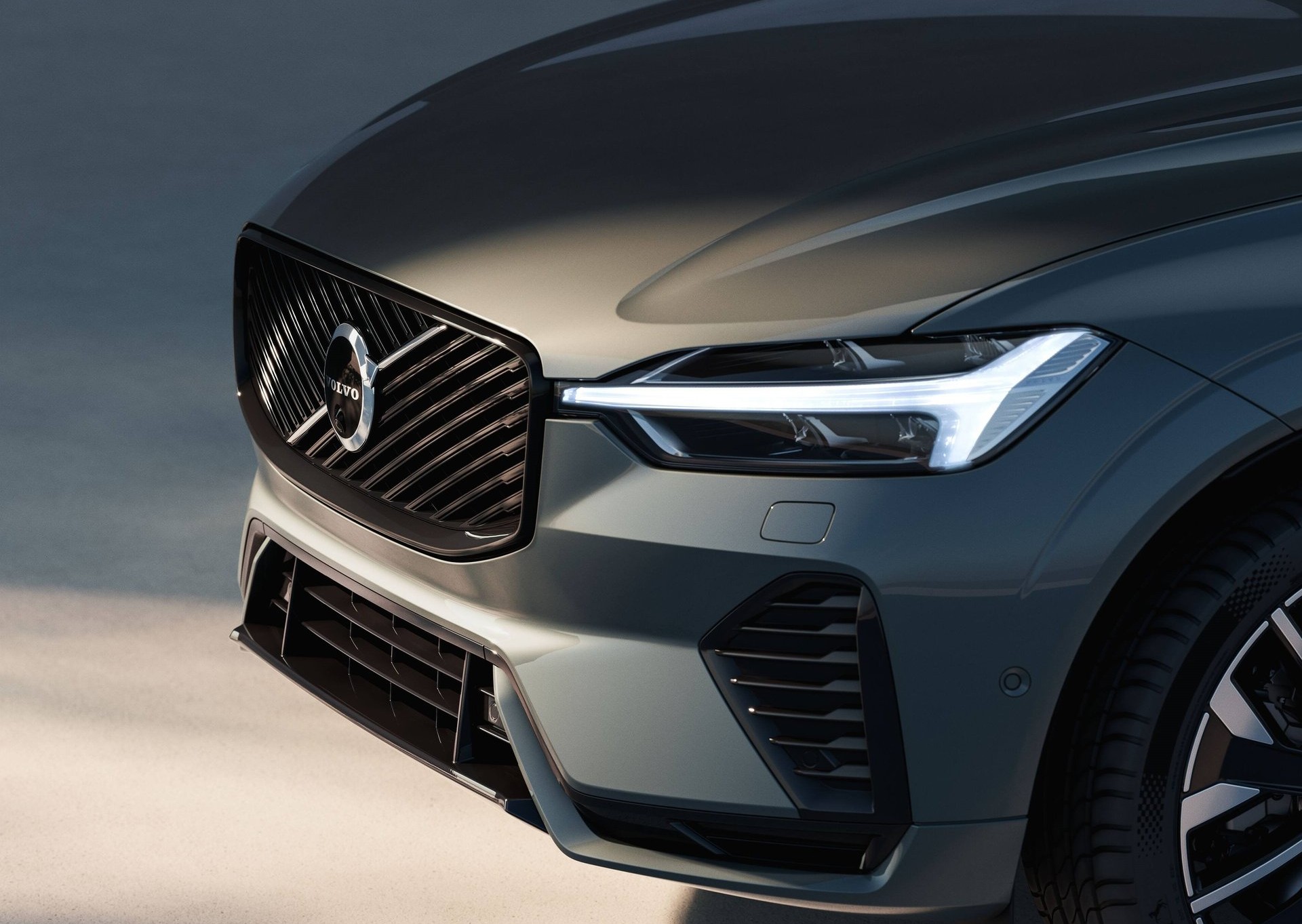 Η Volvo… αναγκαστικά θα βασίζεται στους θερμικούς κινητήρες για λίγο καιρό ακόμα