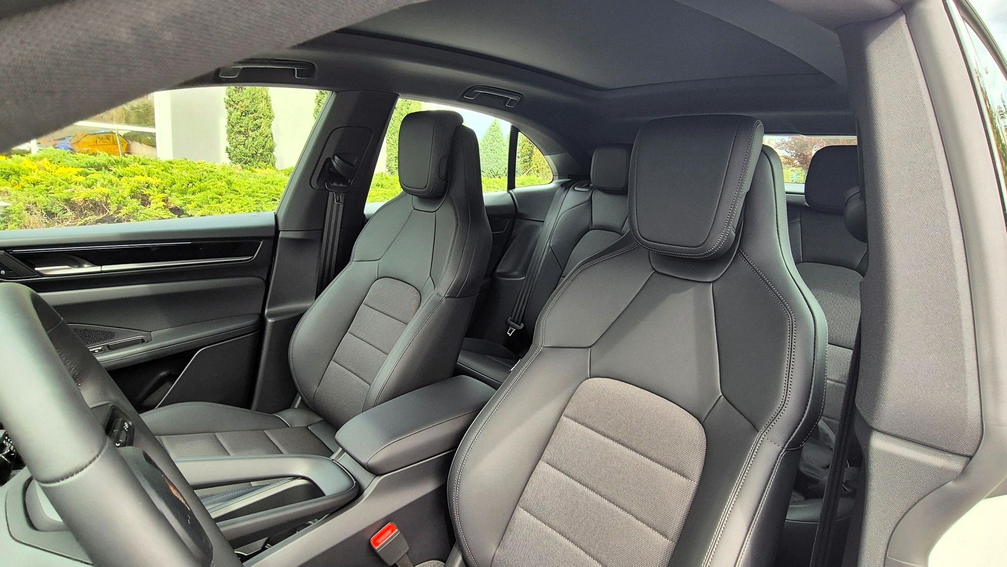 porsche macan 4 mprostina kathismata