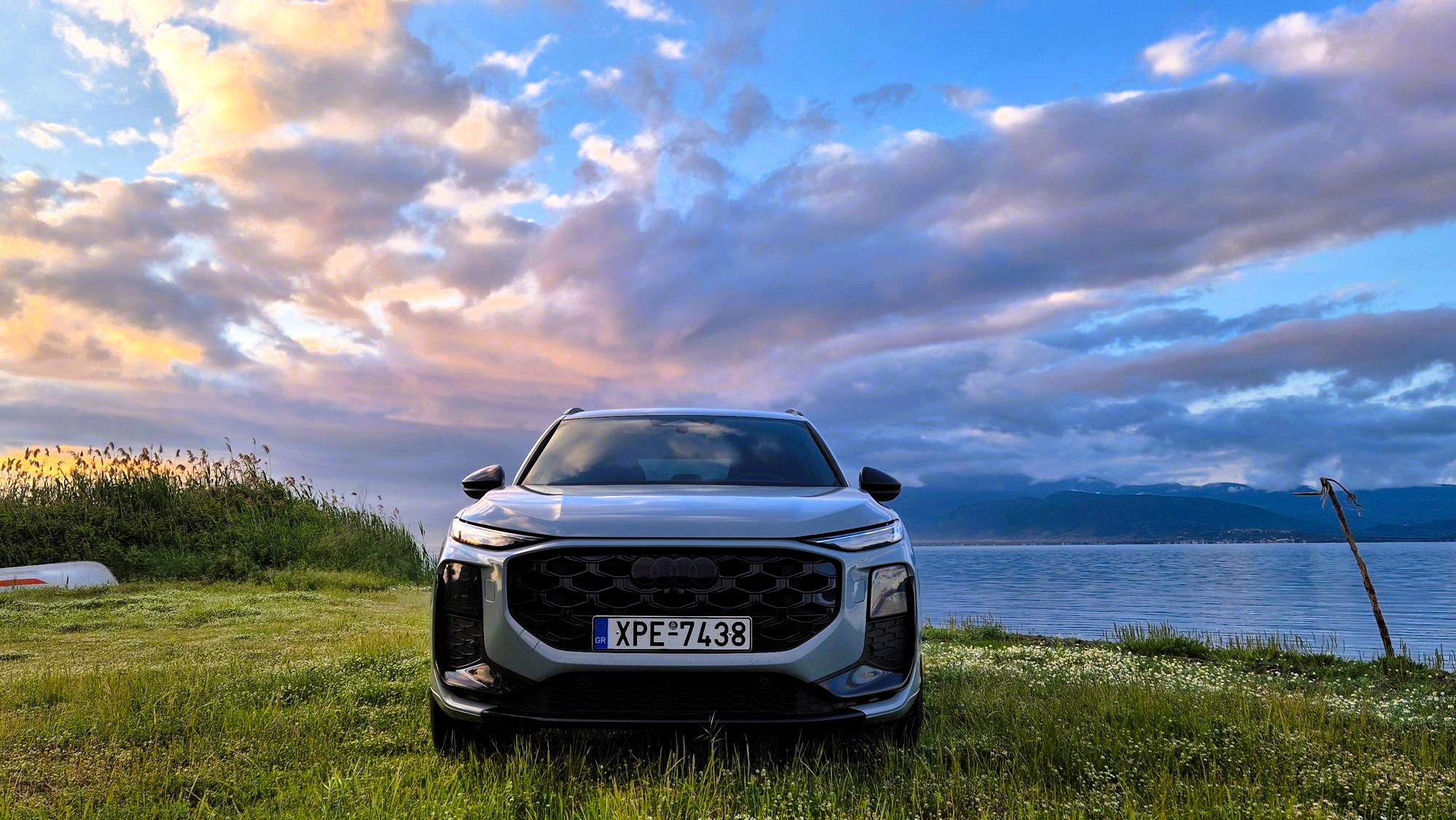 audi q3 maska