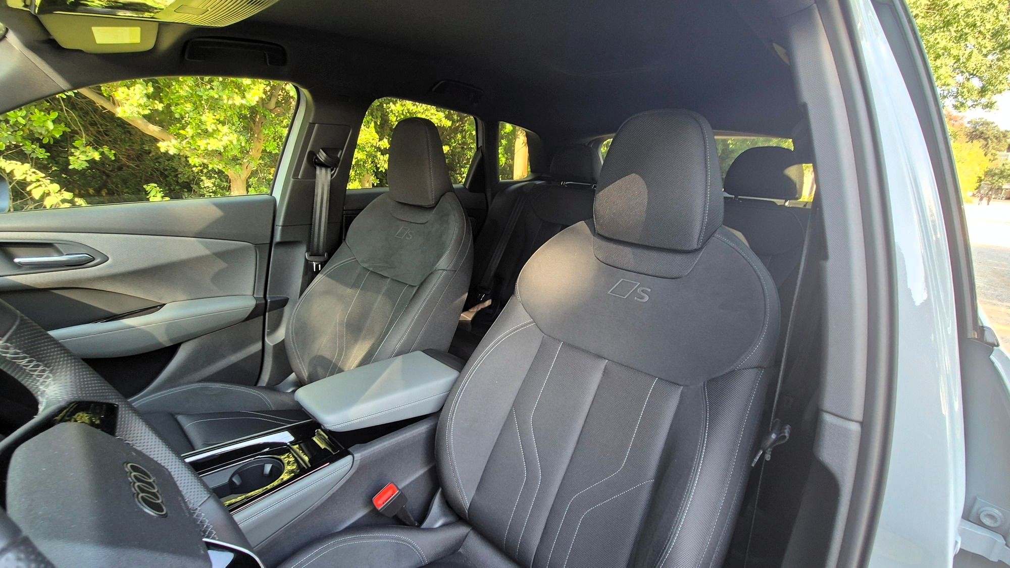 audi q3 mprostina kathismata
