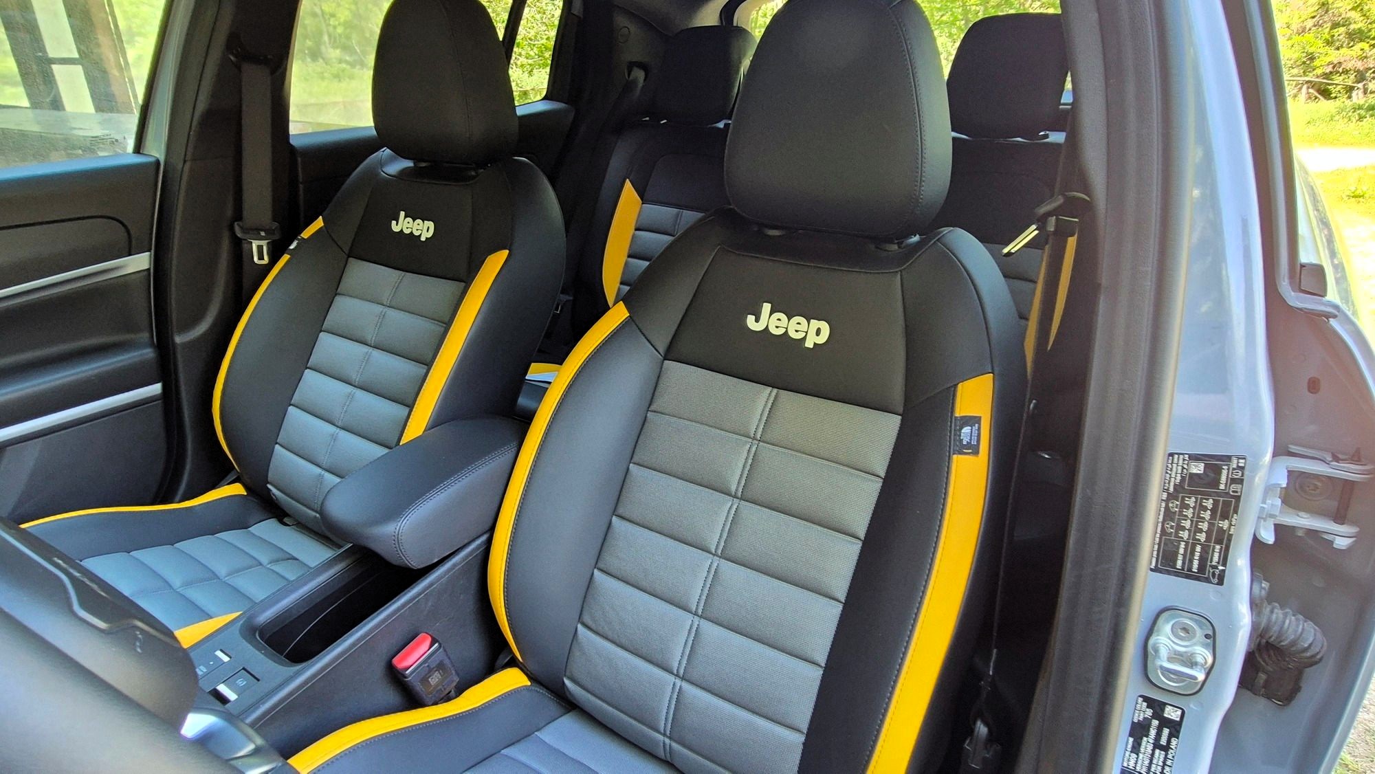 jeep avenger 4xe mprostina kathismata