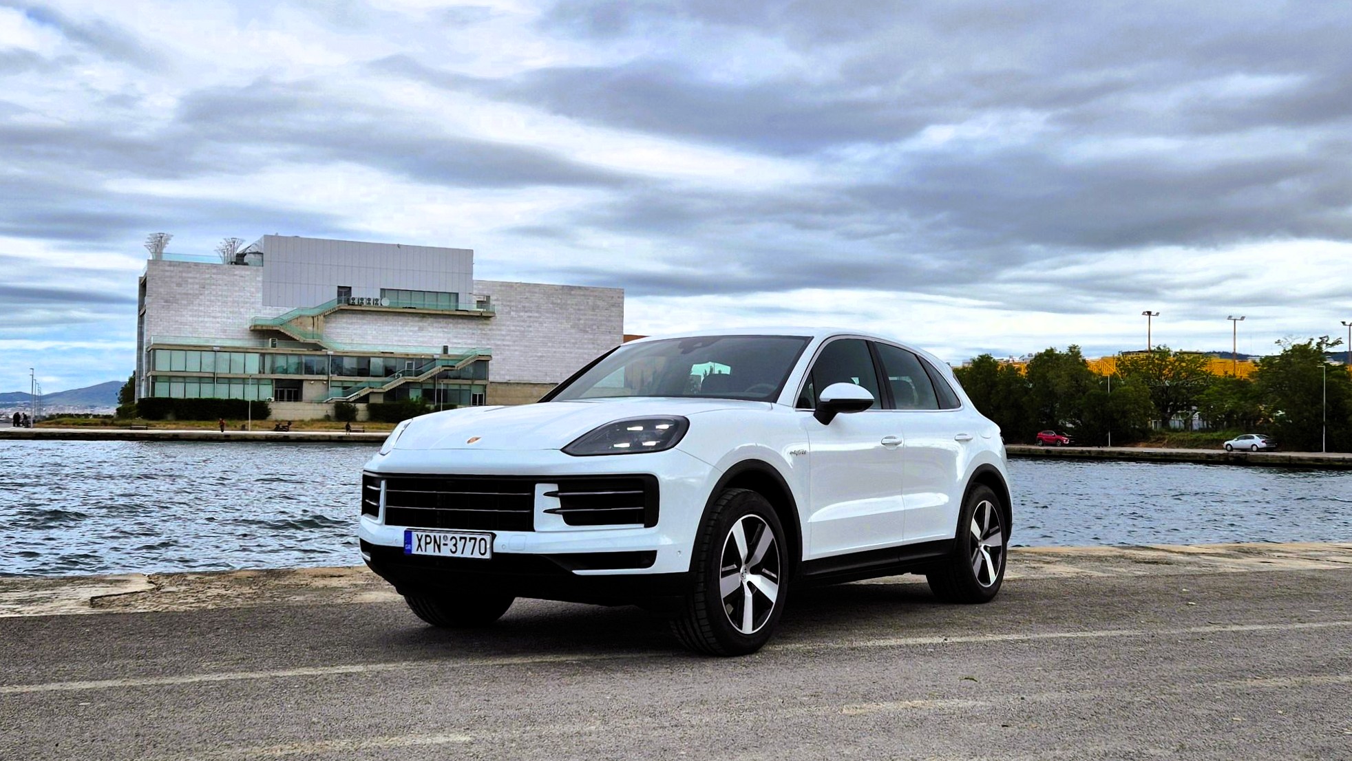 Porsche Cayenne E-Hybrid – Όταν το SUV ξεχνά… τί είναι!!!