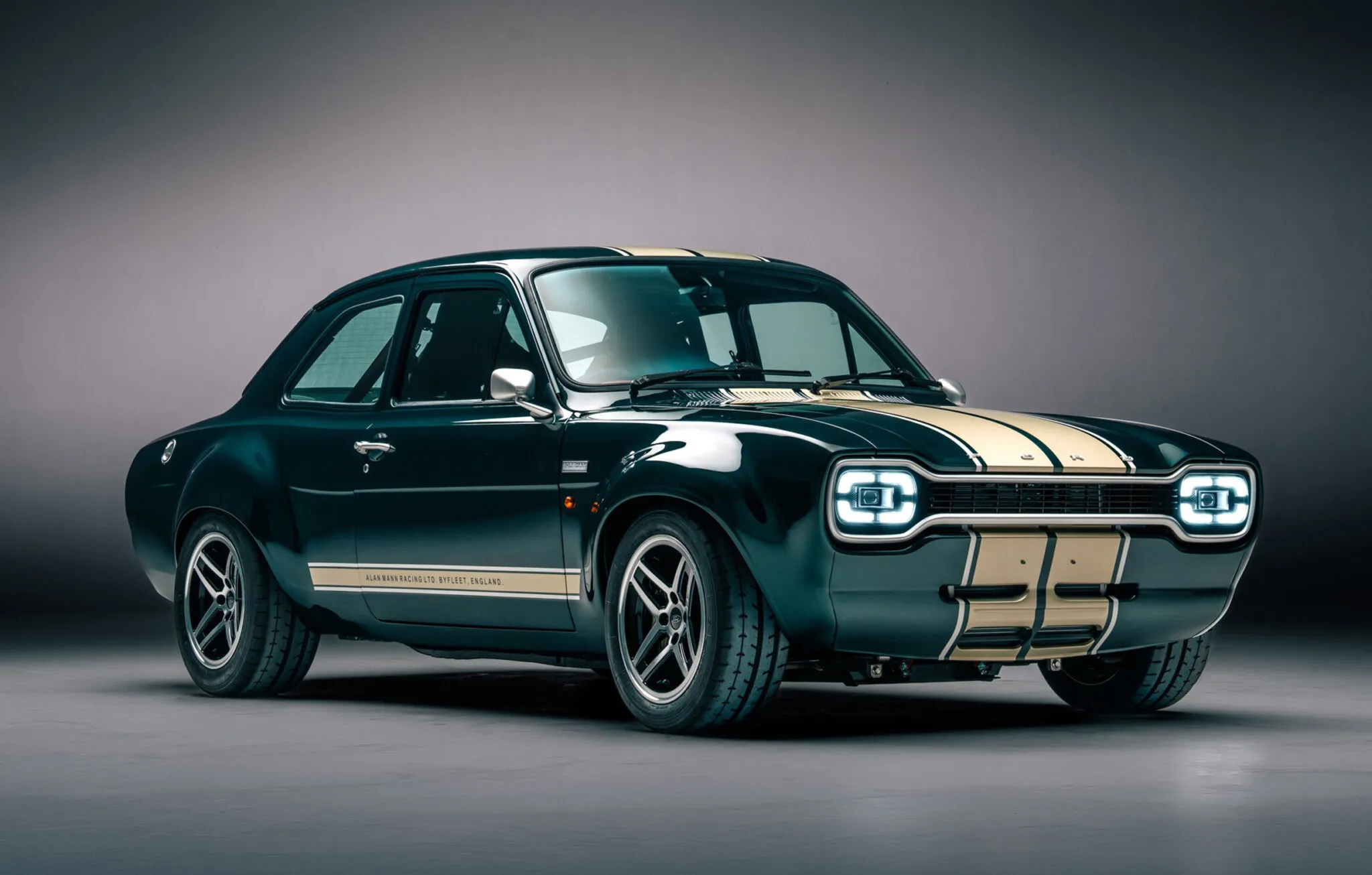 Υποκλινόμαστε στο ολοκαίνουριο κλασικό Ford Escort RS!