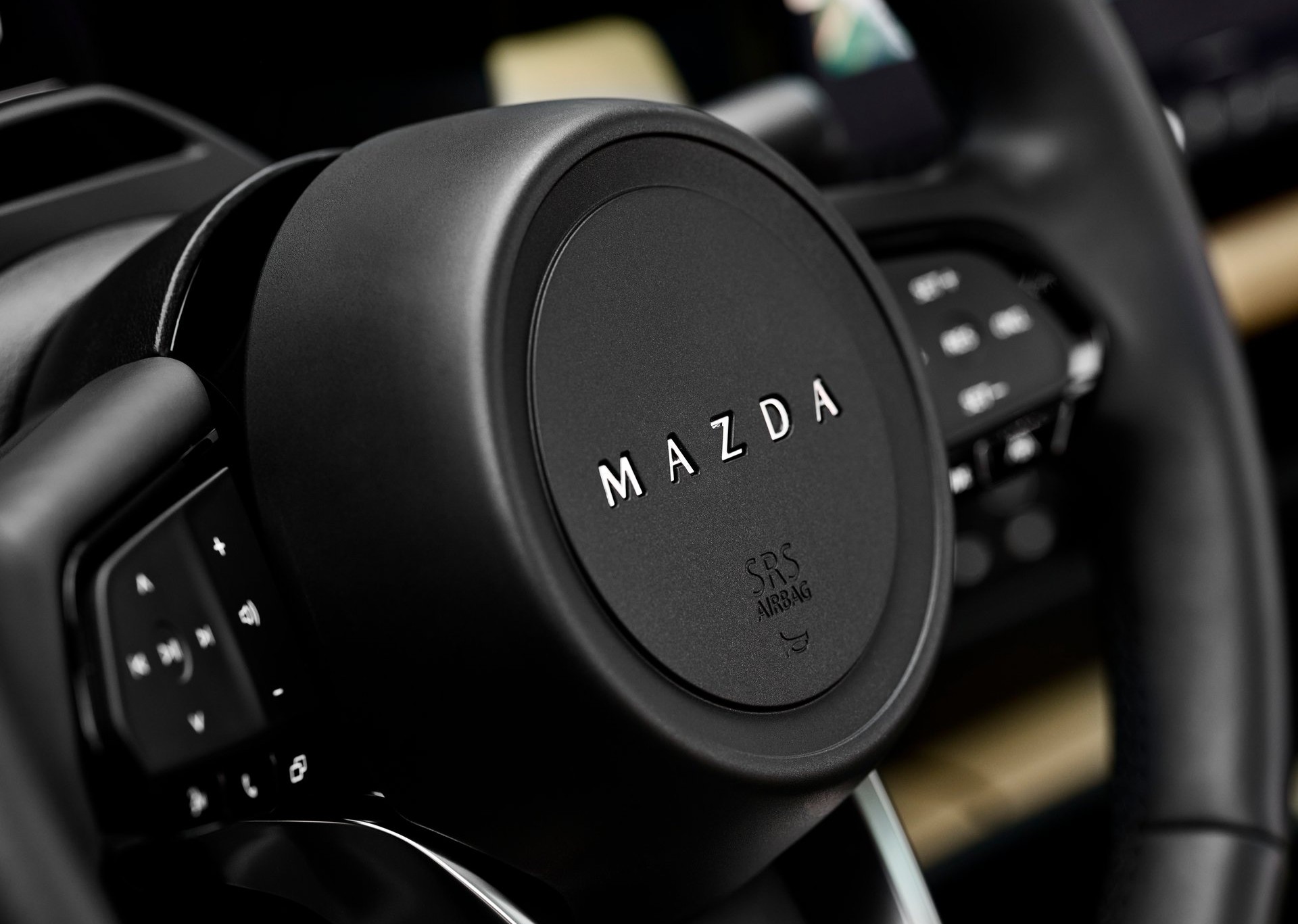 Η Mazda θεωρεί τις οθόνες πιο ασφαλείς από τα κουμπιά