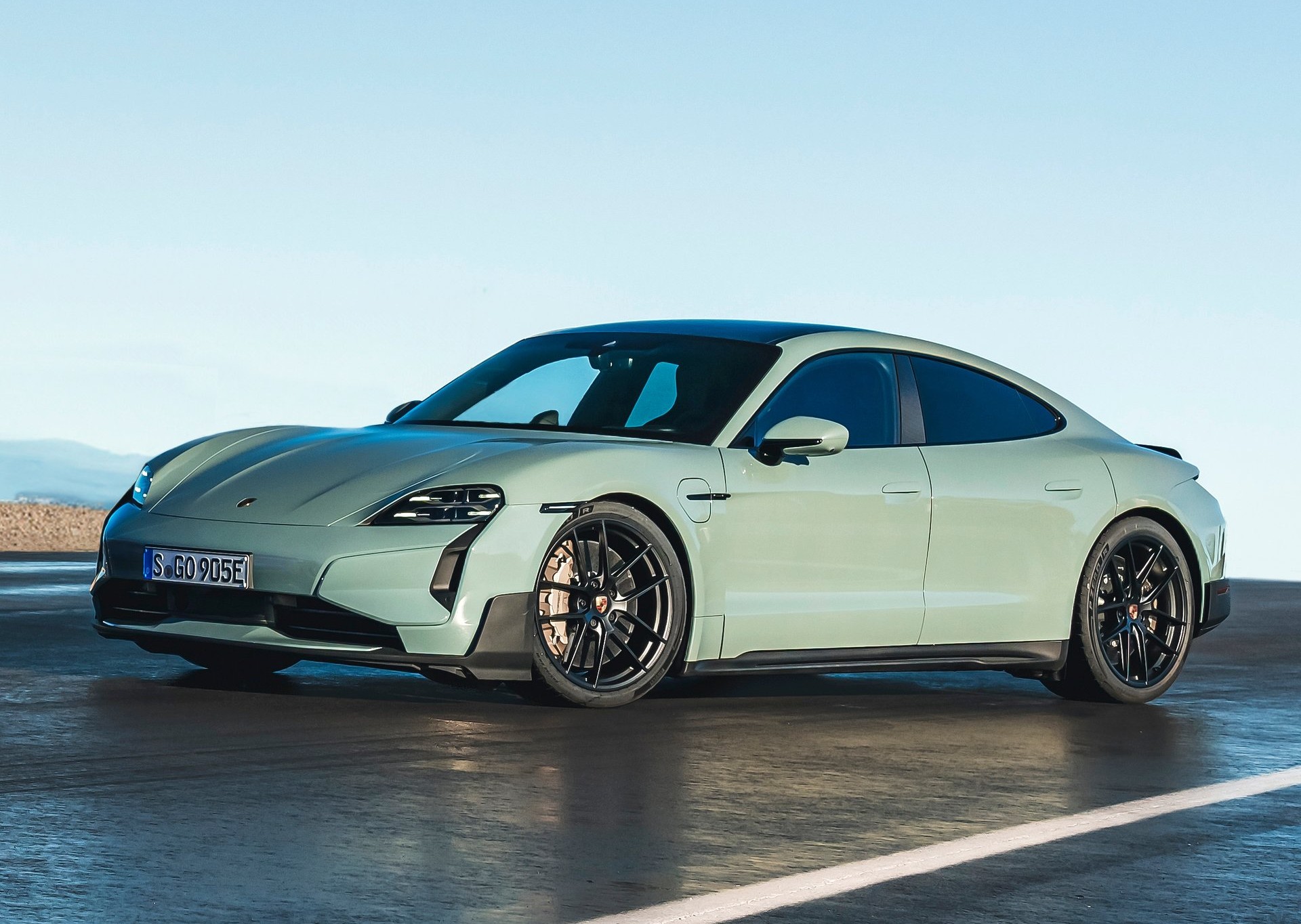Porsche – Κακό το timing της Taycan…