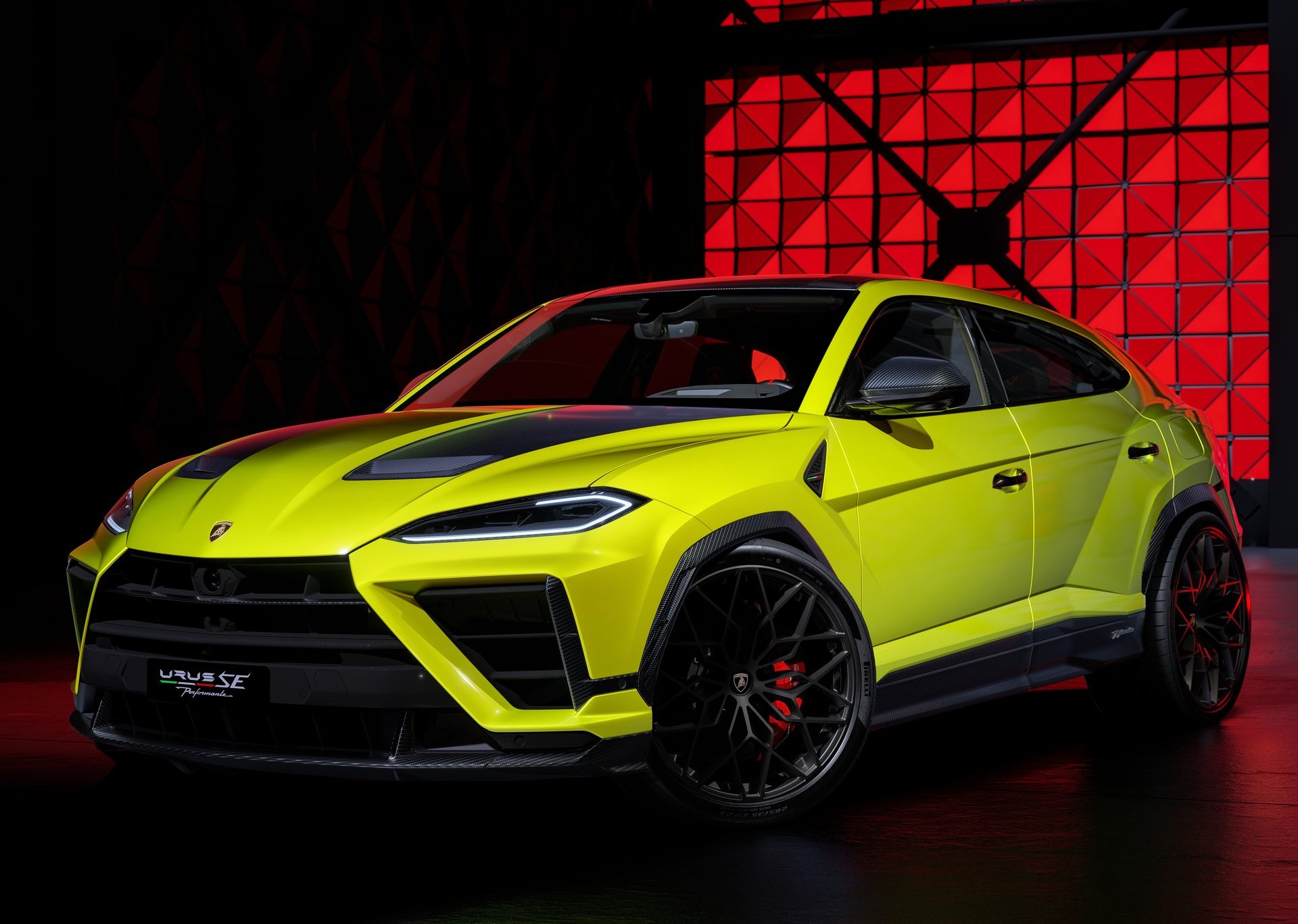 Η Lamborghini έκανε το ισχυρότερο SUV στην ιστορία της!