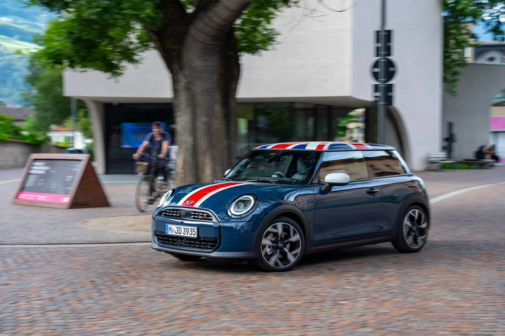 Mini Cooper Oxford Edition – Γιατί αν δεν παινέψεις το σπίτι σου…