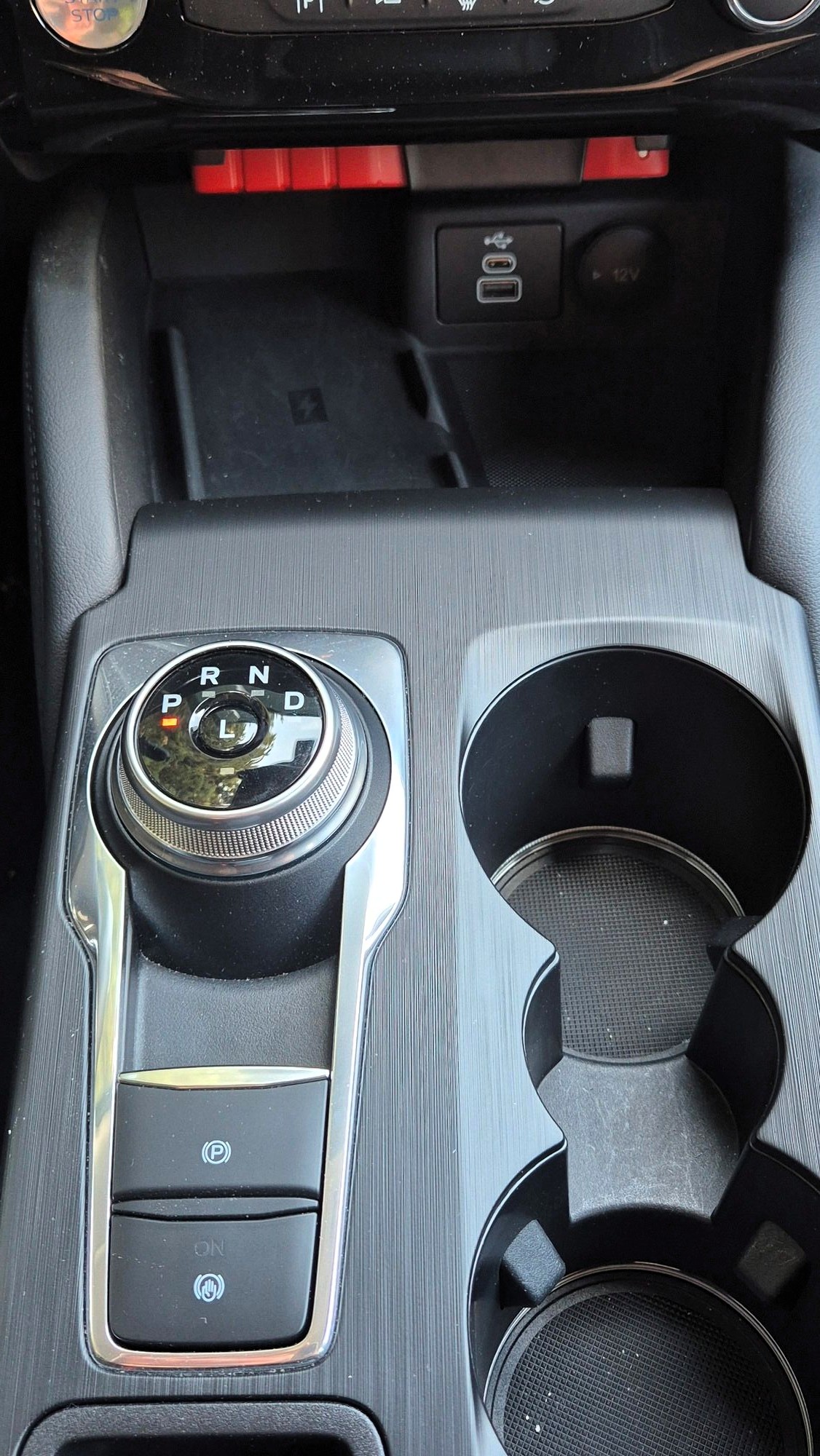 ford kuga kivotio