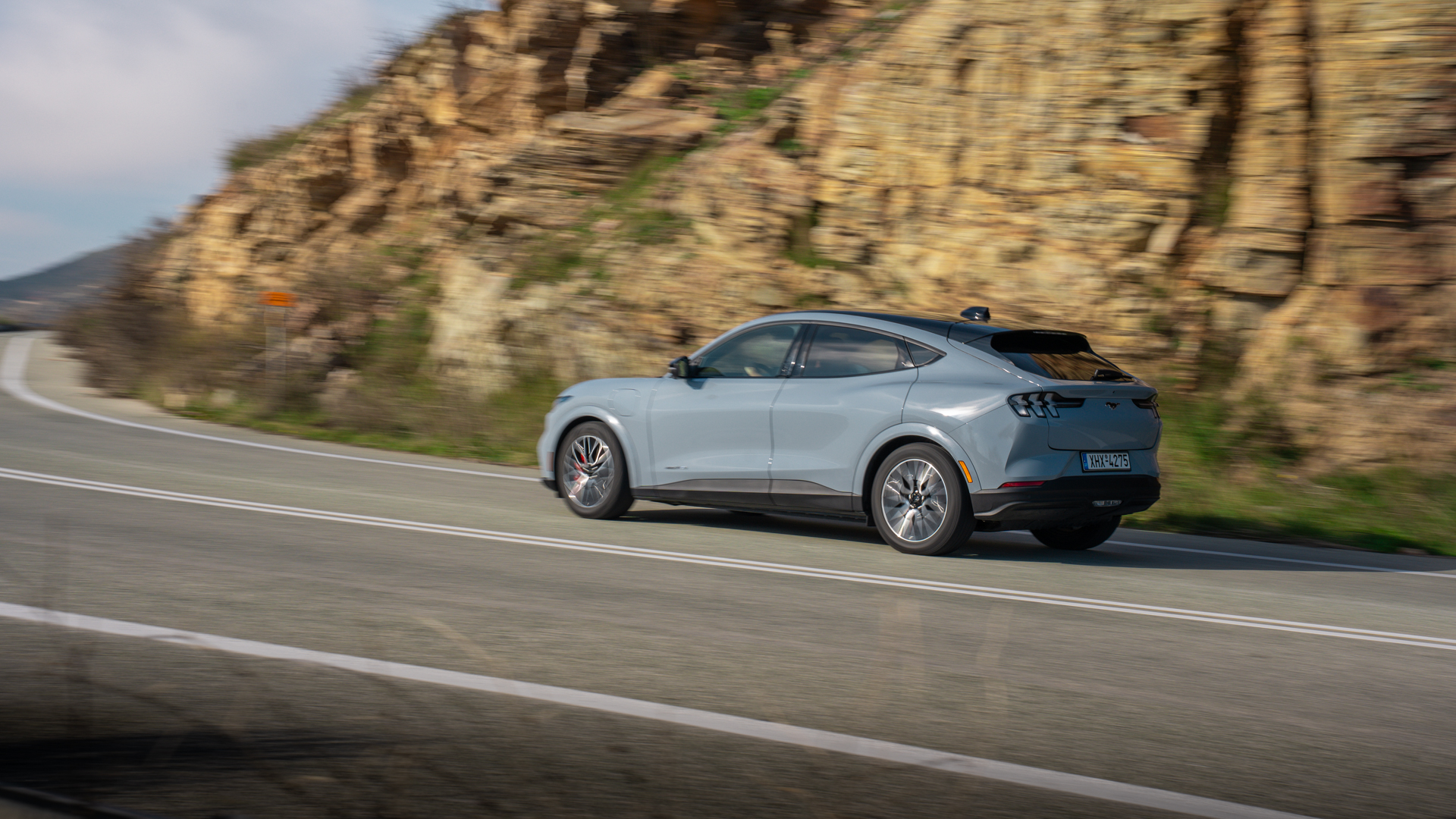 ford mustang mach e kinisi