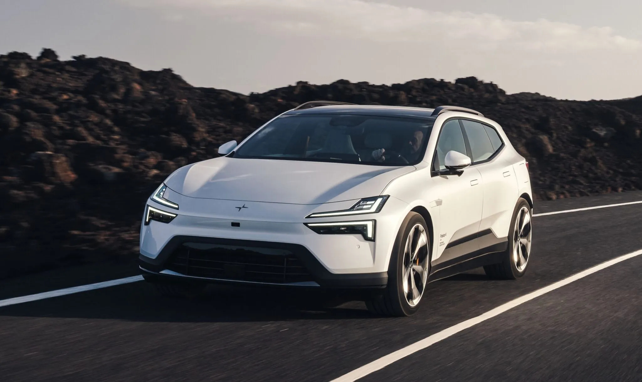Το Polestar 4 γίνεται ένα πολύ ελκυστικό SUV!