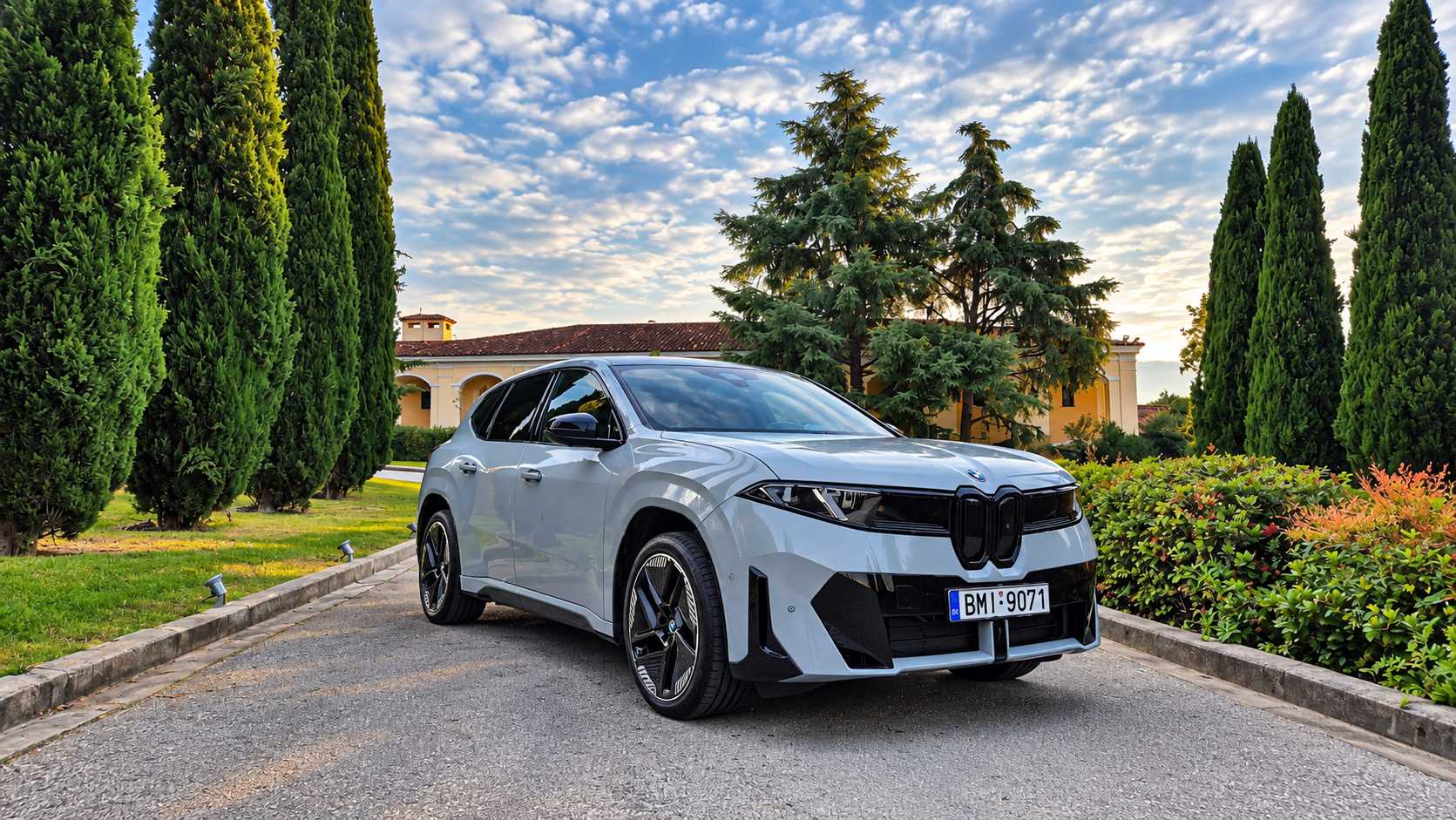 BMW iX3 50 xDrive – Η νέα εποχή της BMW