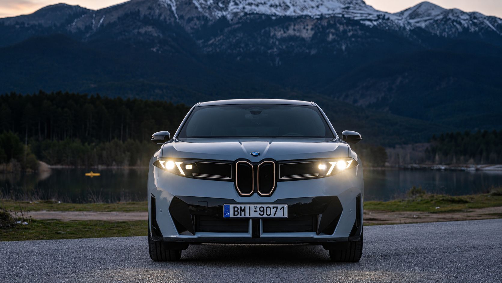 BMW iX3 maska