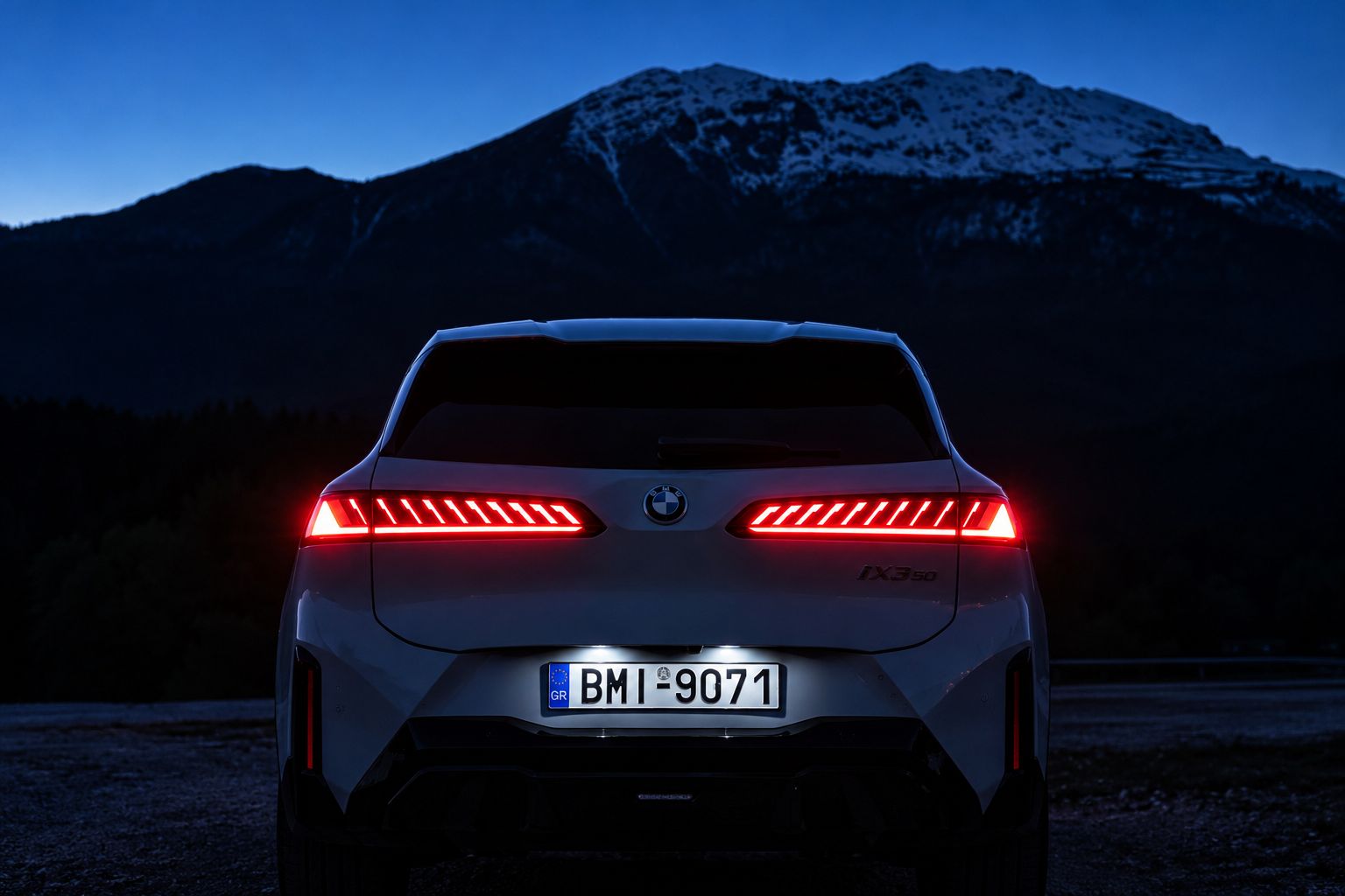 BMW iX3 piso fota