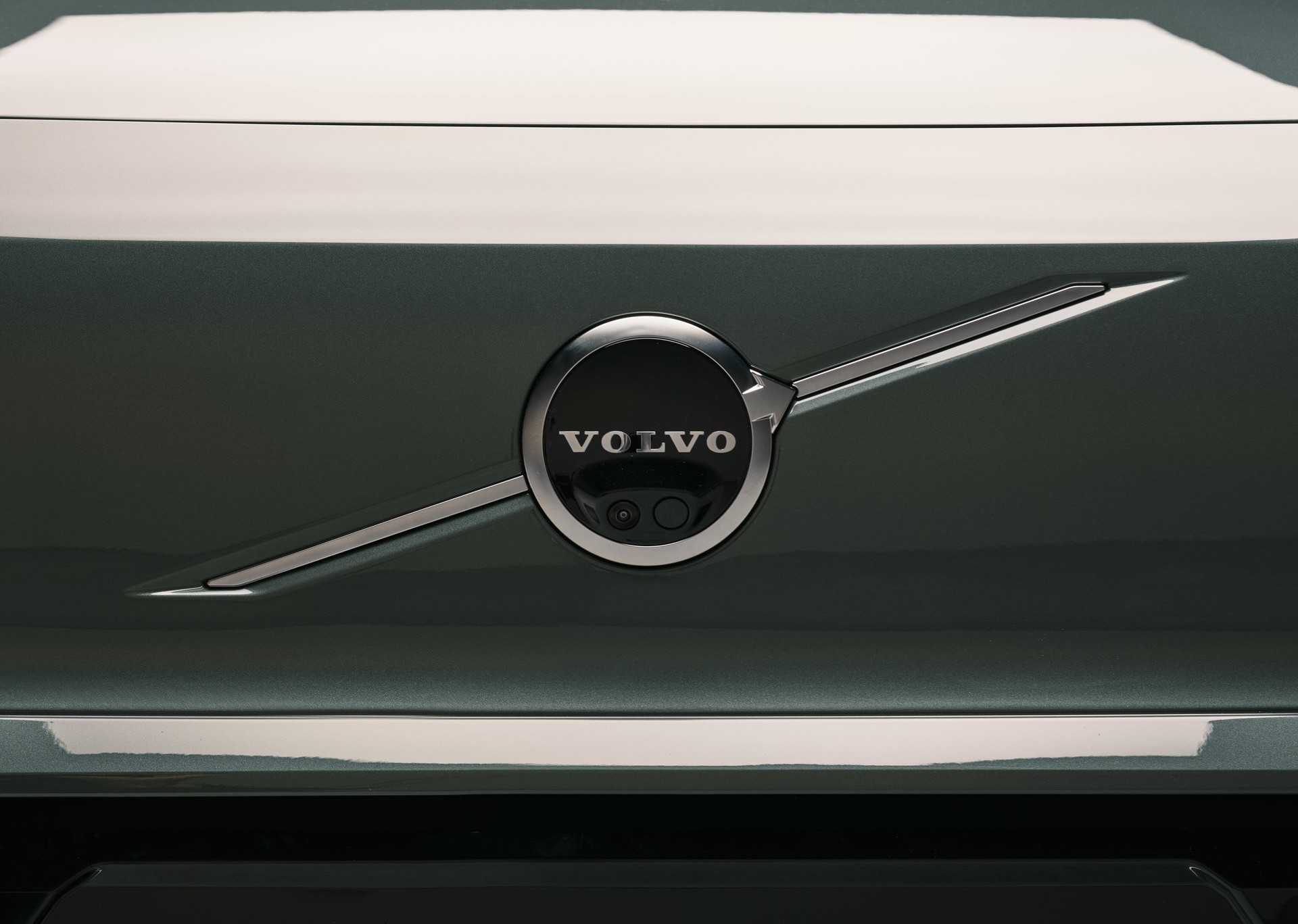 Volvo – Ετοιμάζει ένα νέο ηλεκτρικό ανάμεσα στο EX30 και το EX60.